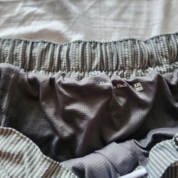 Abercrombie and Fitch seersucker swimming trunks - Picture 2 of 4